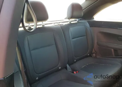 2013 Volkswagen Beetle z USA, uszkodzony, nr VIN 3VWHP7AT5DM673740